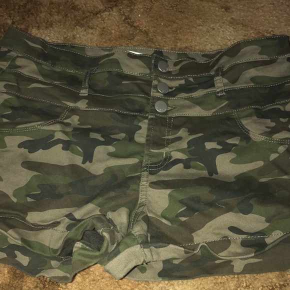 No Boundaries Pants - Camo shorts No Boundaries Pants - Camo shorts